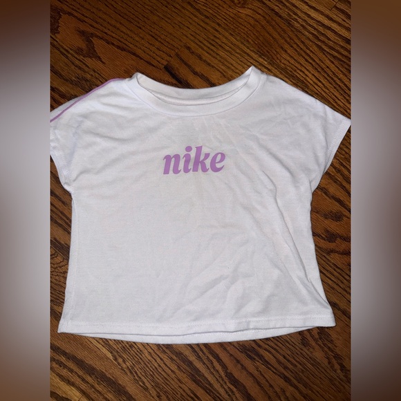 Nike toddler 4T White and Purple Athletic Set top and skort - Picture 2 of 3